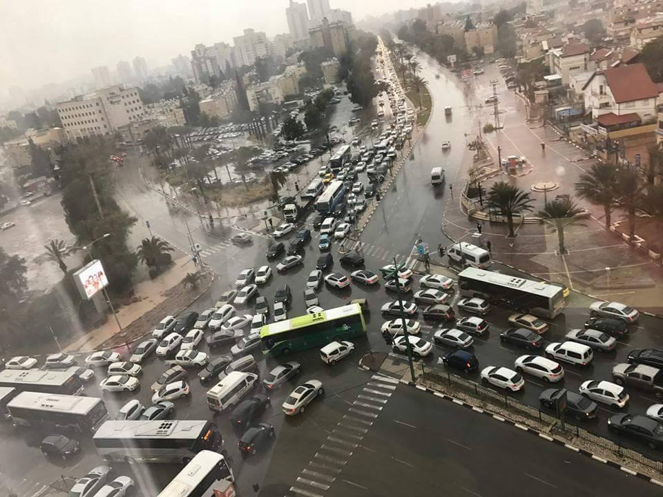 פקק בבאר שבע. קצת גשם ואנחנו תקועים (צילום ארכיון: חן אלון)